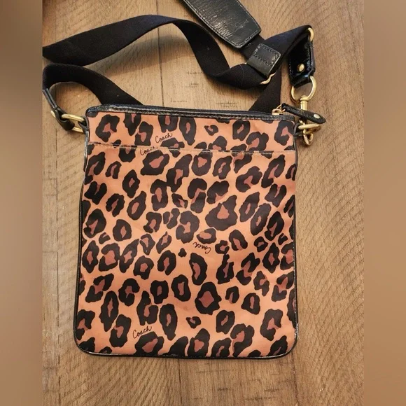 Coach leopard print Crossbody style purse - Picture 5 of 8